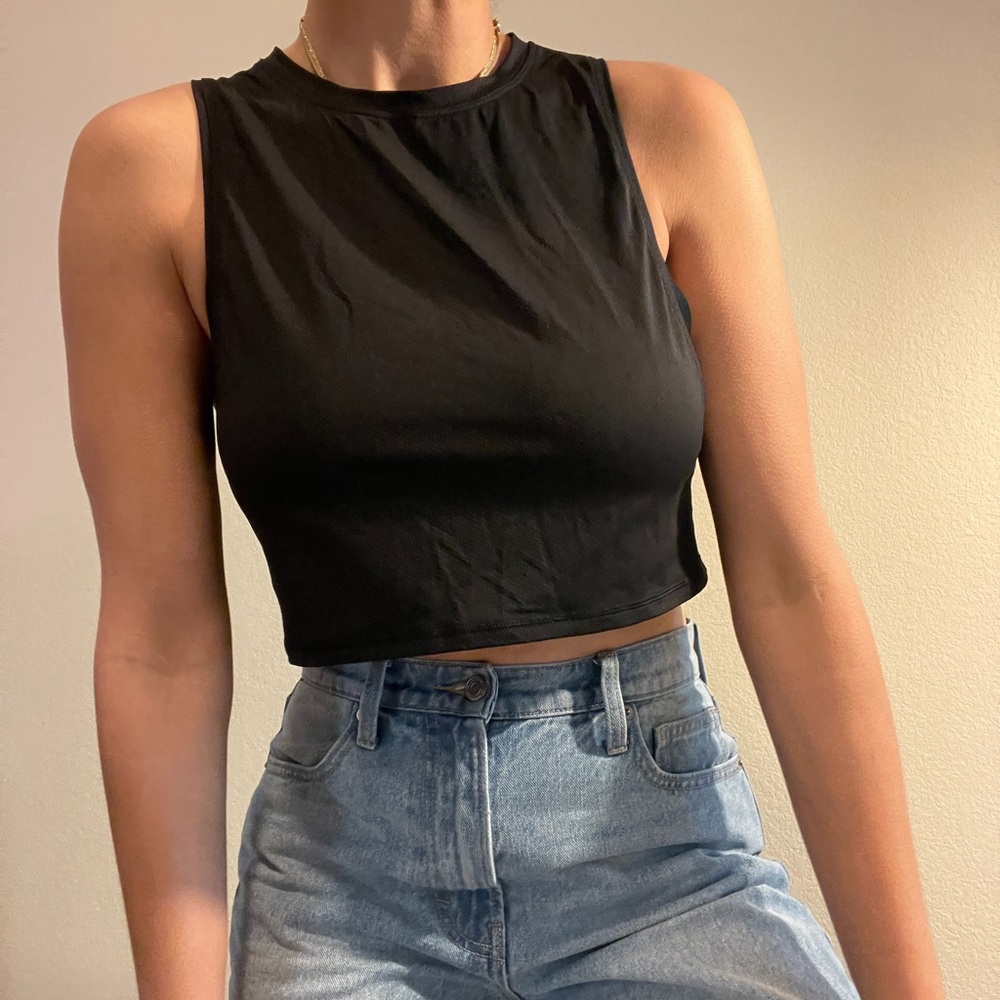 Lululemon crop top